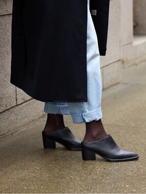 Moving Sale! Poppy Barley The Heeled Mule Sz 6 Black